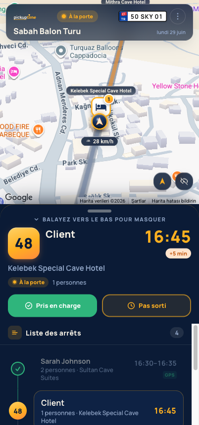 Application chauffeur : écran d'itinéraire sombre avec le prochain arrêt et la carte en direct