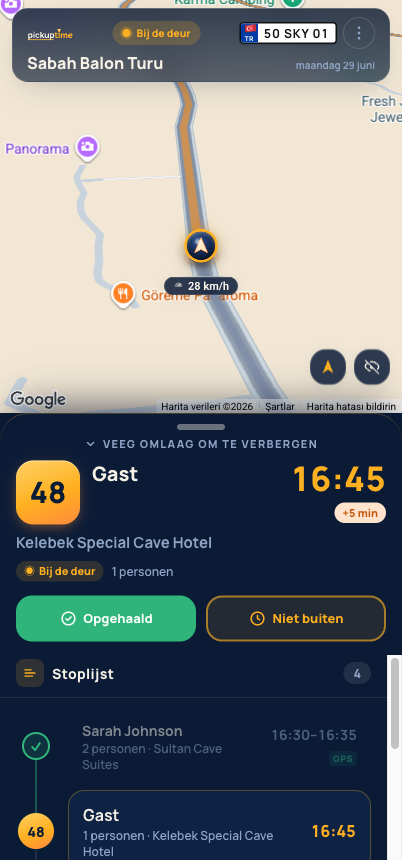 Chauffeursapp: donker routescherm met de volgende stop en live kaart